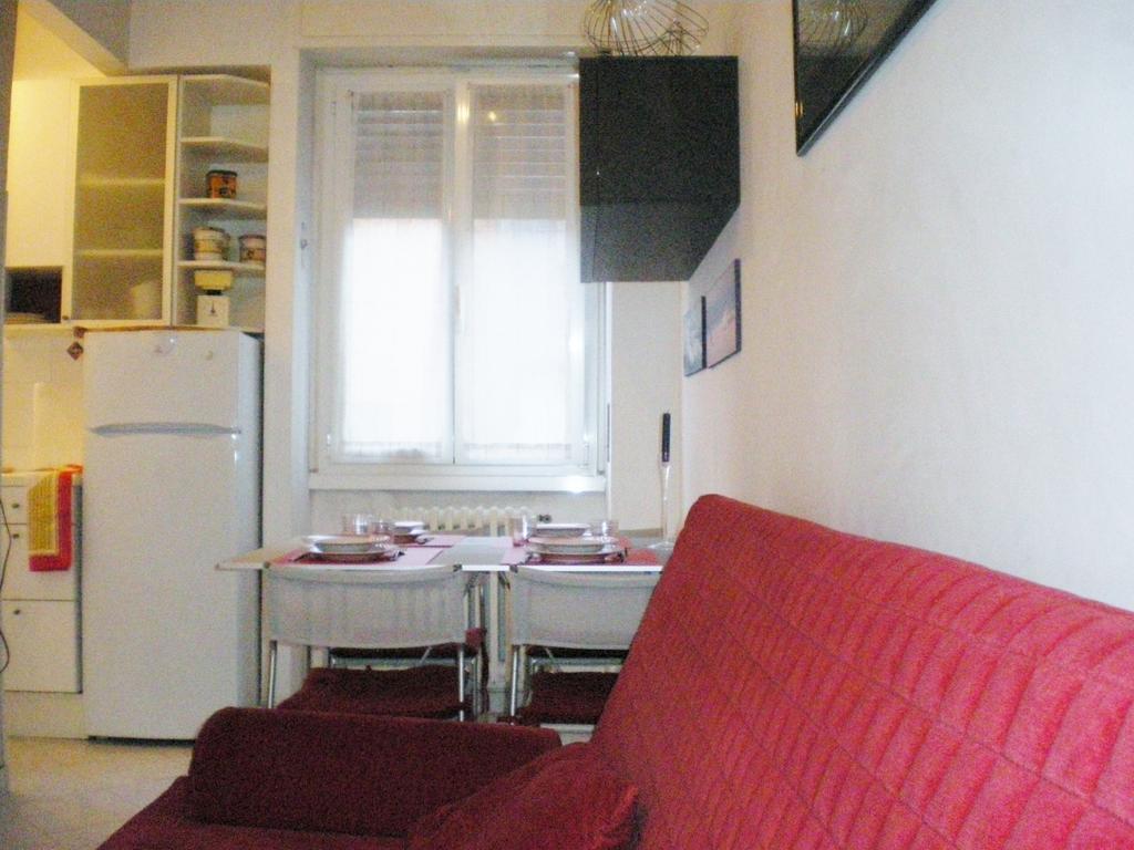 Apartment Melozzo Милано Стая снимка
