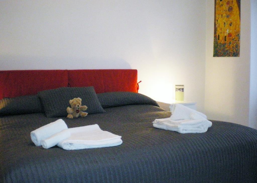 Apartment Melozzo Милано Стая снимка
