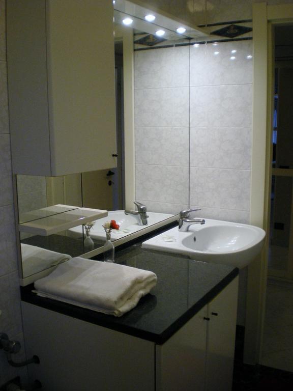Apartment Melozzo Милано Стая снимка